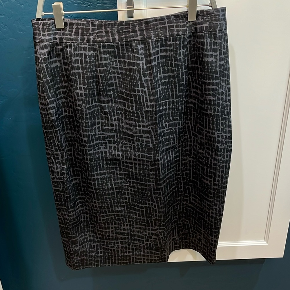 Loft black/gray pencil ✏️ skirt.